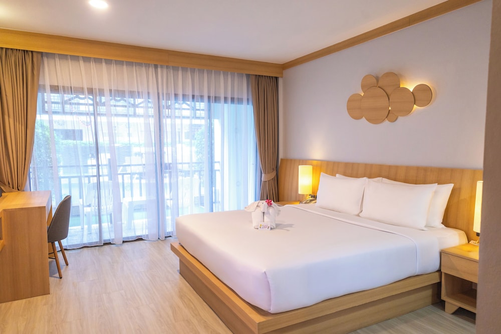 Amata Patong 12/48
