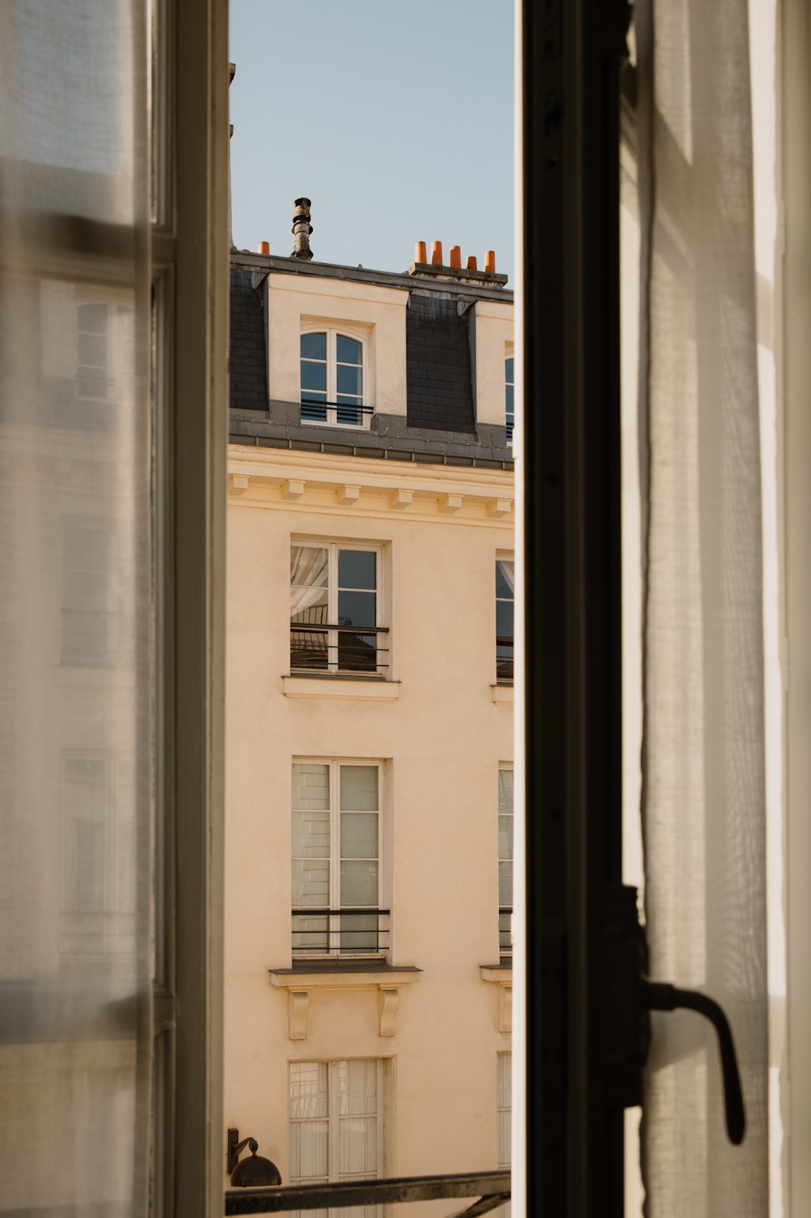 Bourgogne Hotel and Montana 44/45