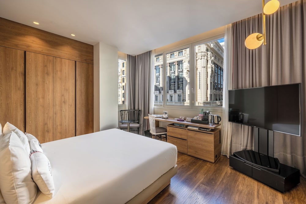 ROOM, KING BED, GRAN VIA VIEW