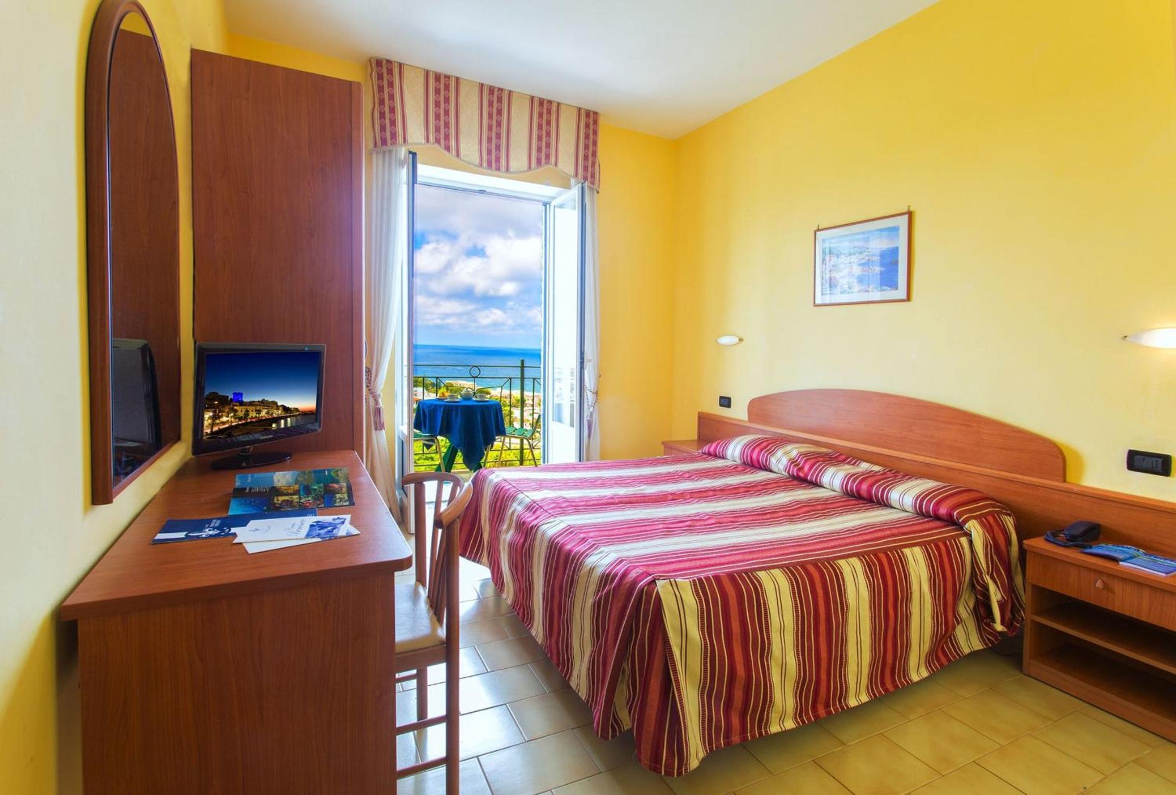 Room, Triple, Sea View