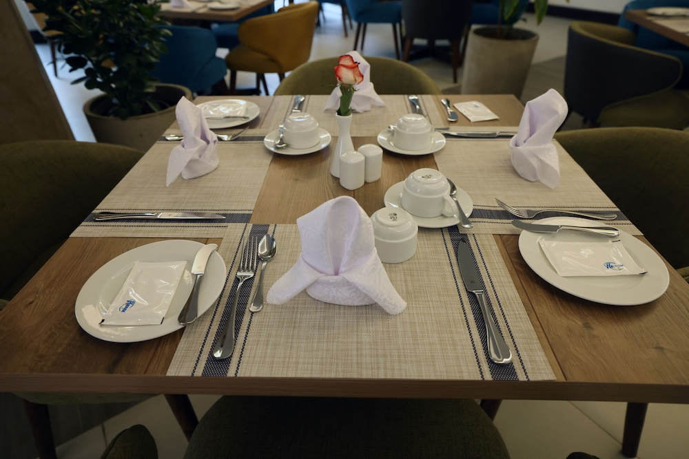 PrideInn Westlands Luxury Boutique Hotel 53/63