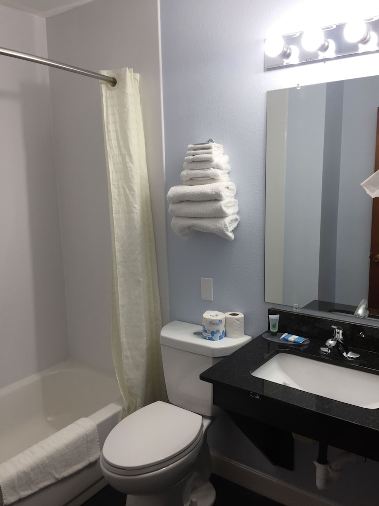 Travelodge by Wyndham Spirit Lake/Okoboji 51/53