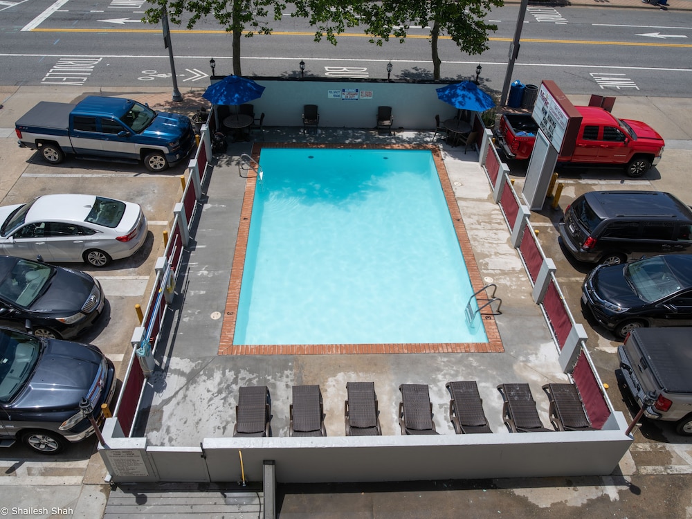 Marjac Suites 39/53