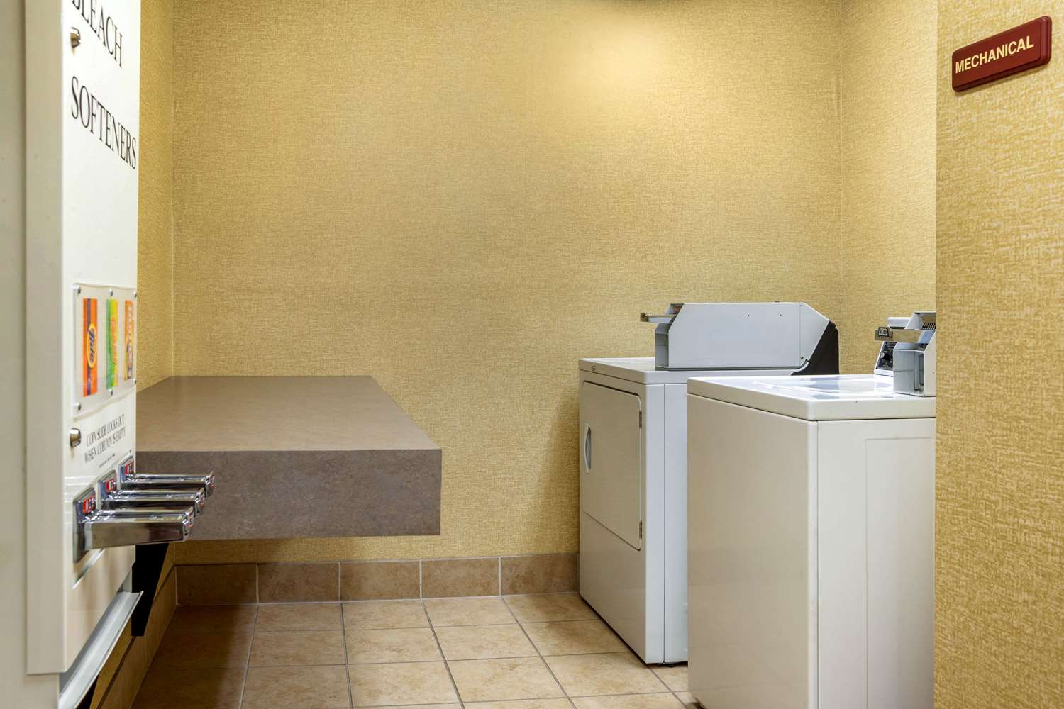 Sleep Inn and Suites Airport Milwaukee WI 5/38
