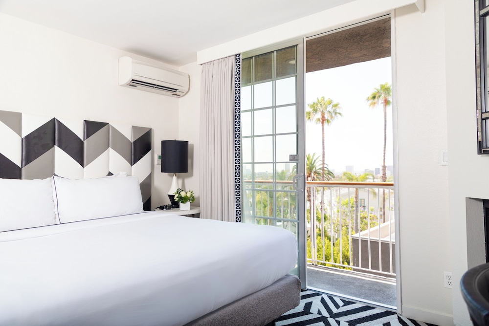 Signature King Suite, Top Floor with Balcony