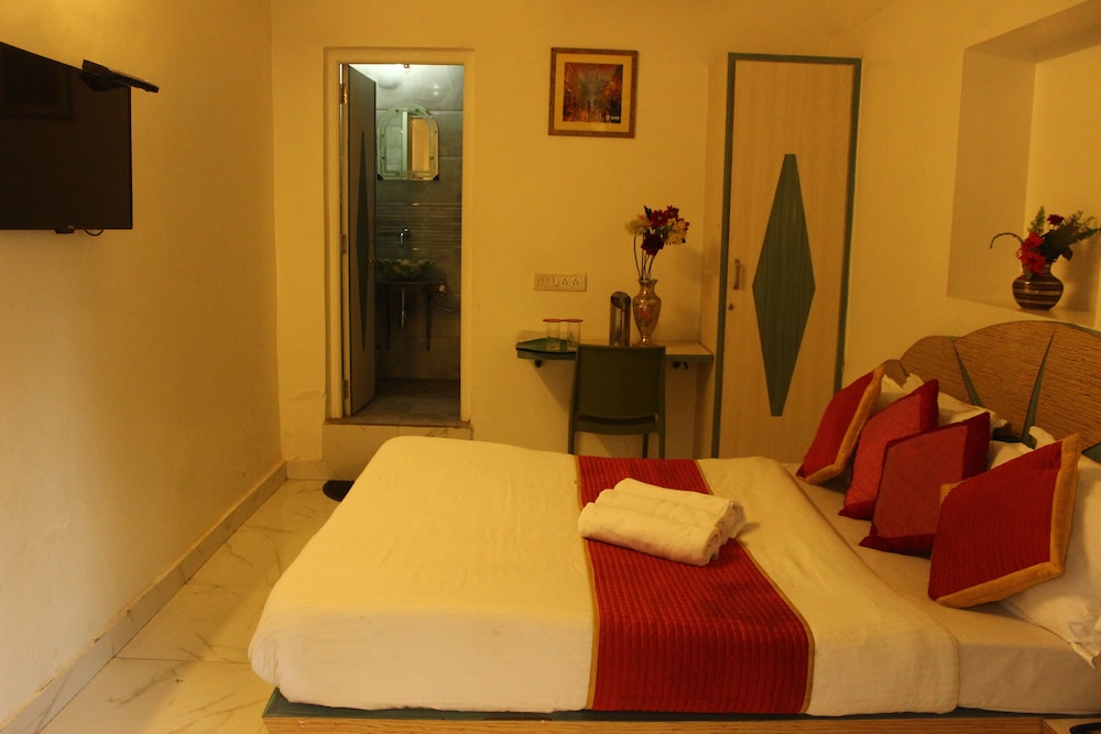 Hotel Shanti Mount Abu 23/28