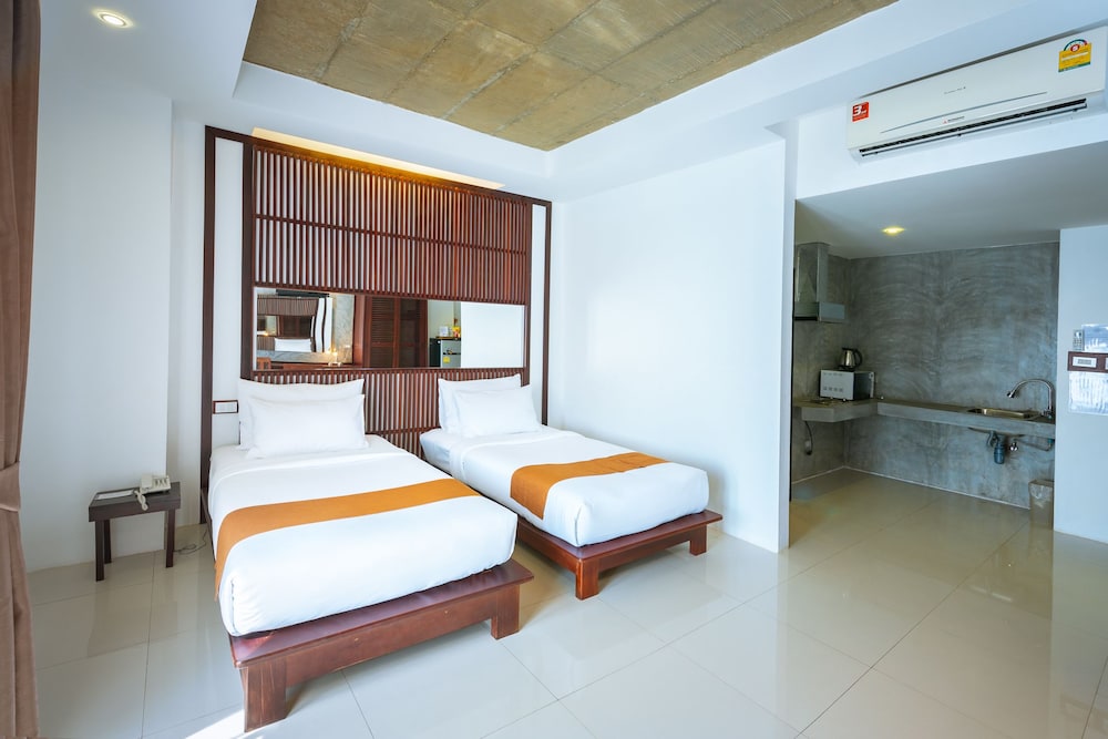 SUPERIOR, STUDIO, TWIN BEDS