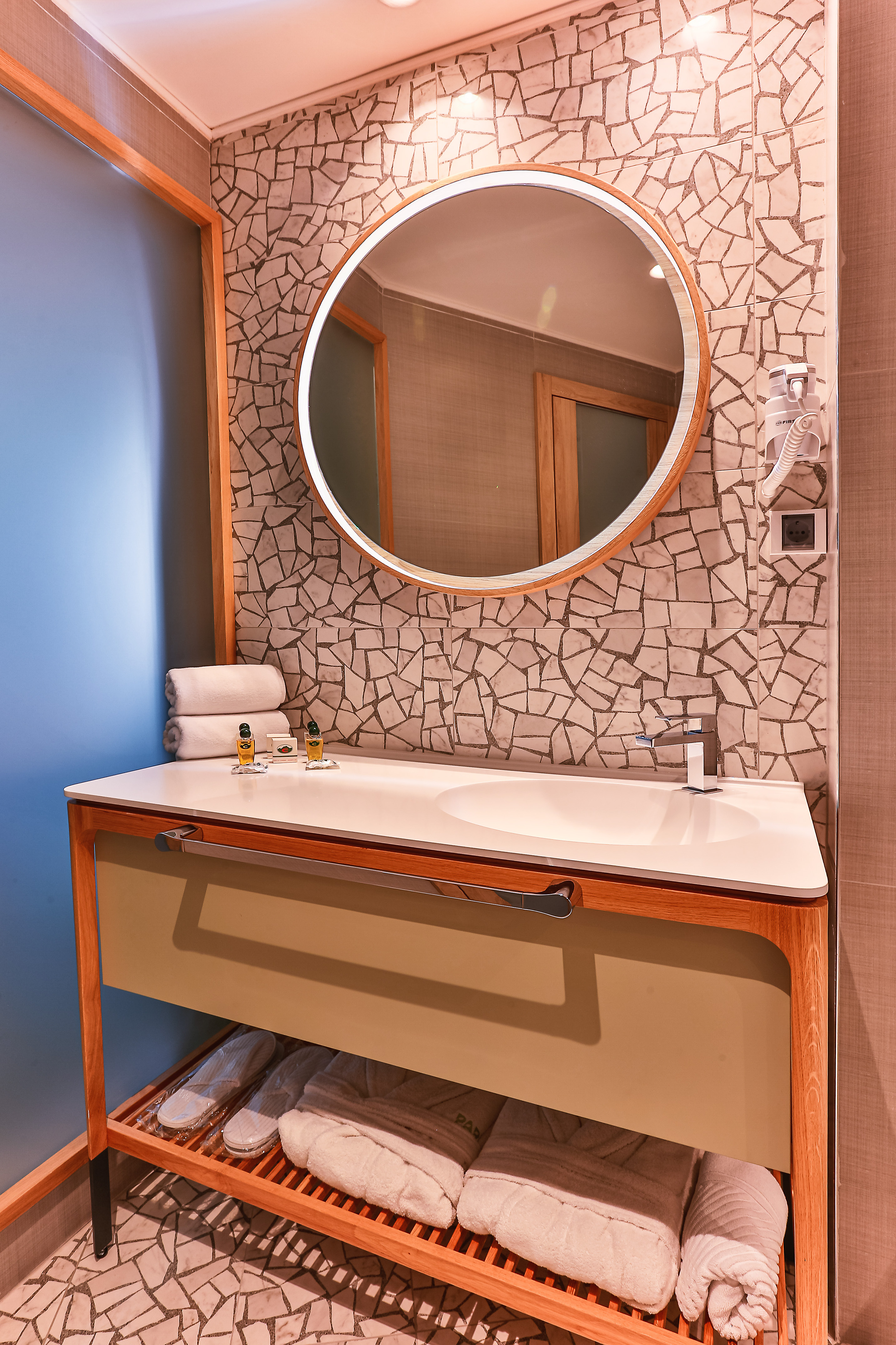 Carine Hotel Centar 46/50