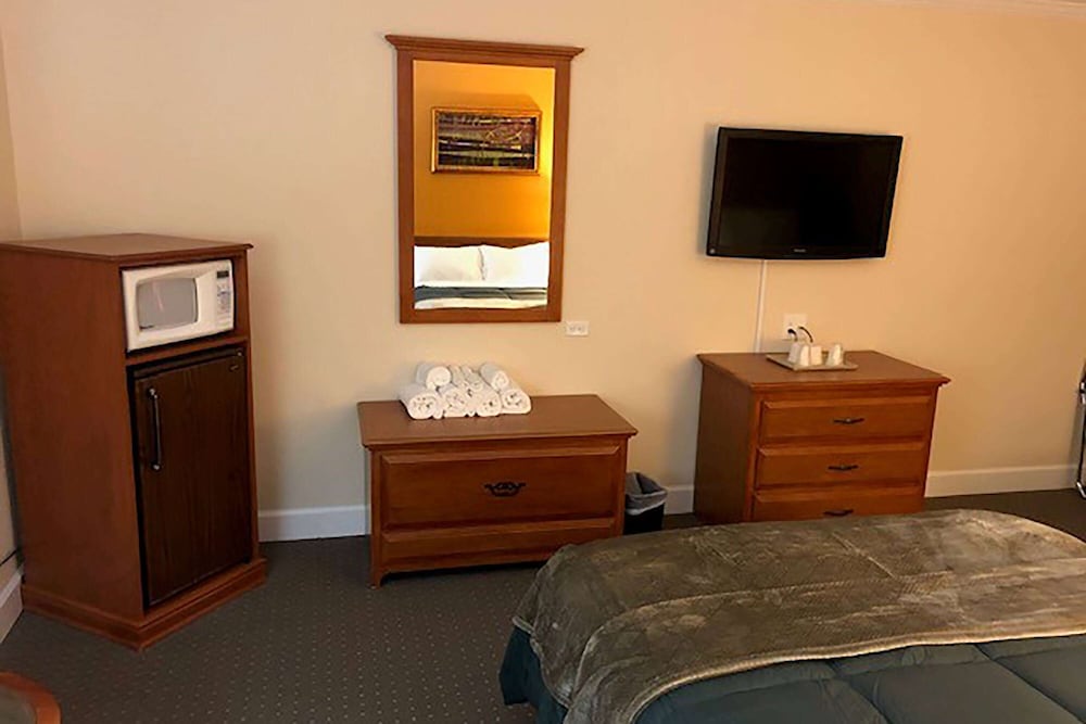 Howard Johnson by Wyndham Ridgecrest, CA 36/63