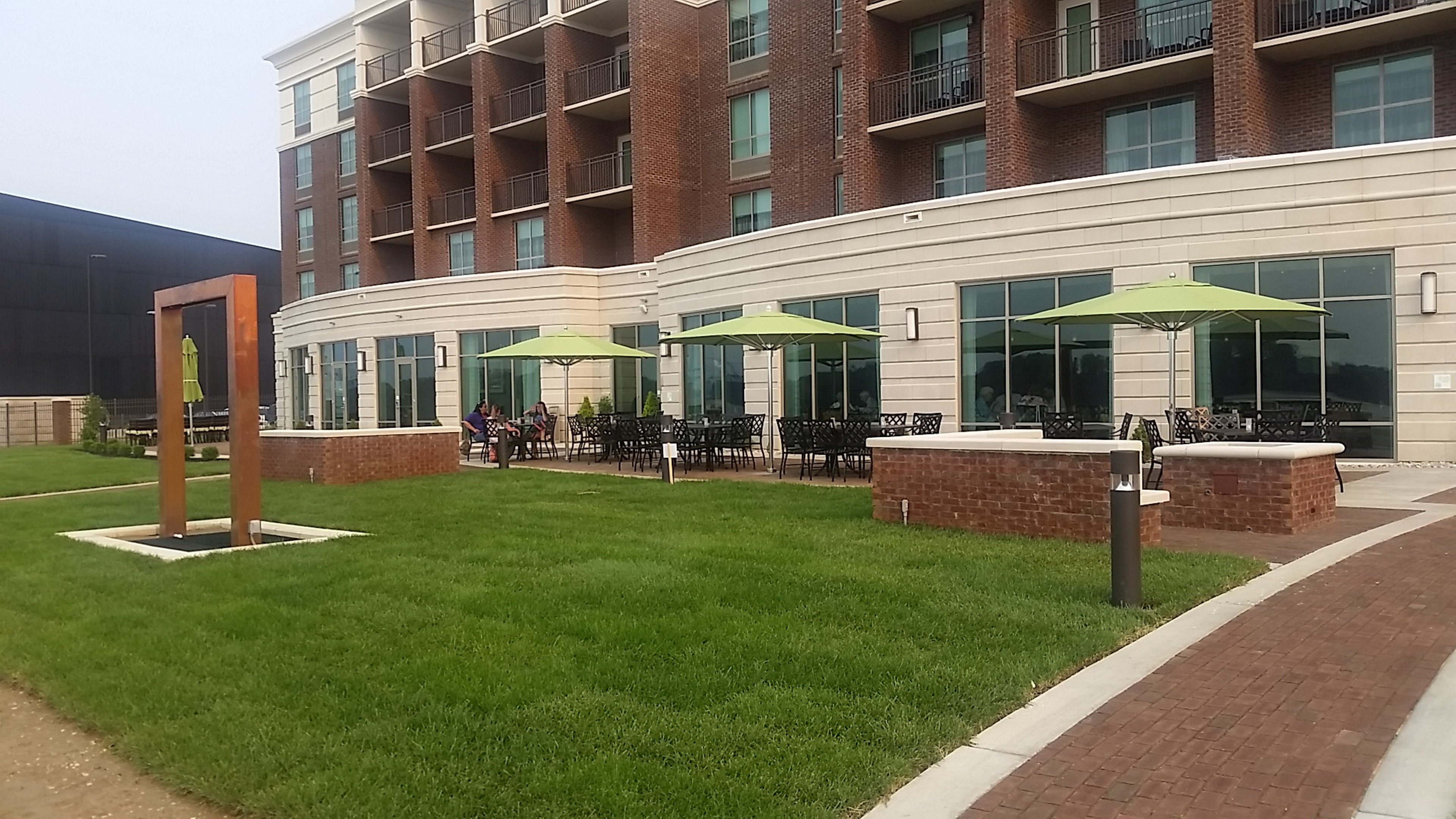 Holiday Inn Owensboro Riverfront 68/75