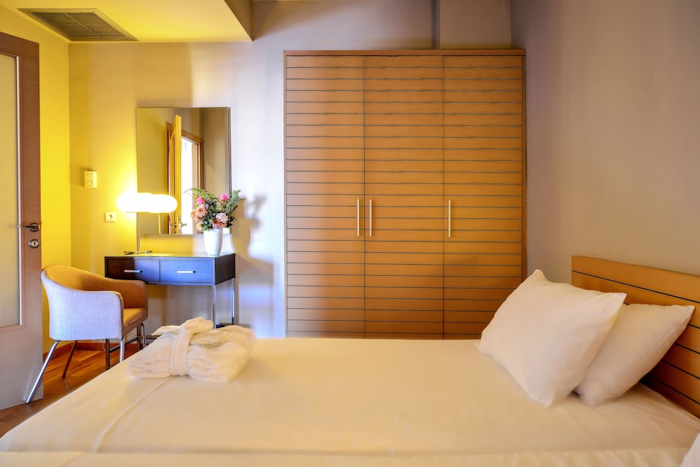 ECONOMY, SUITE