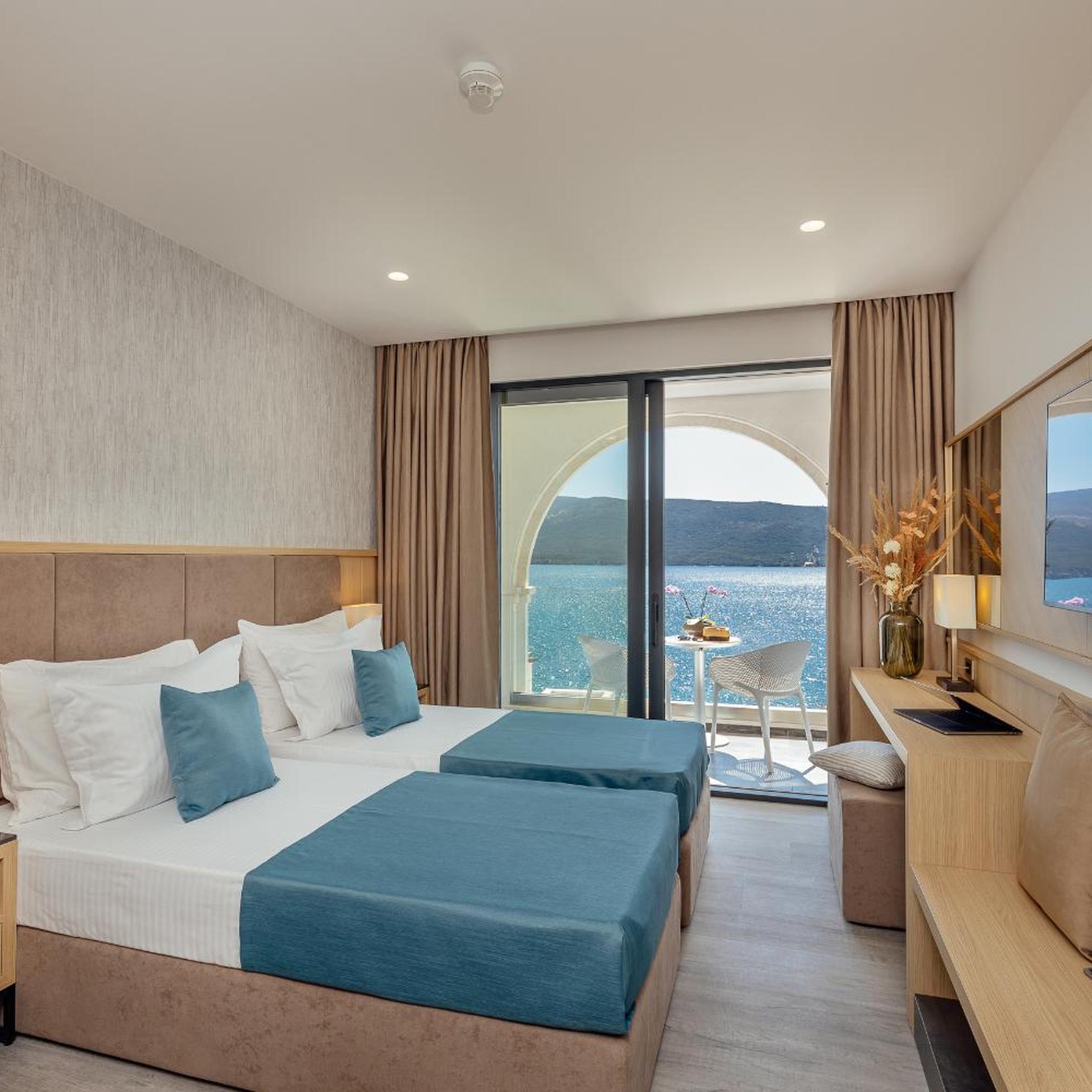Deluxe, Double or Twin Bed, Sea View