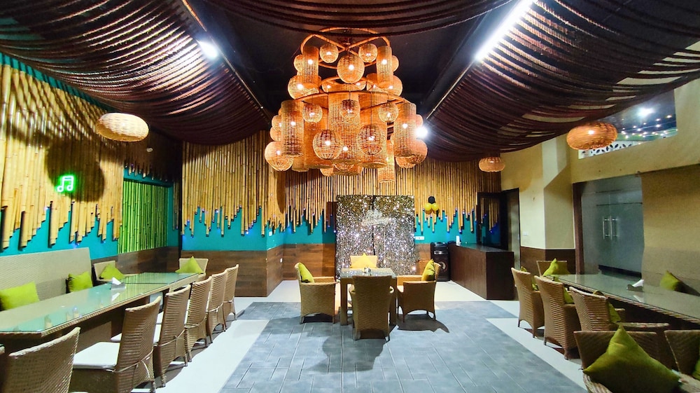 MGR Hotel Moradabad 32/50