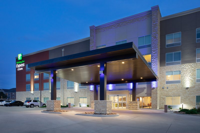 Holiday Inn Express Suites Great Bend 52/53