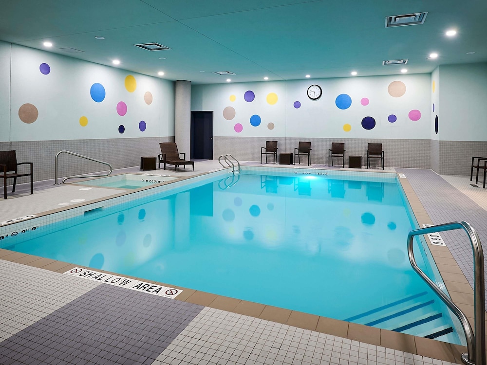 Novotel Toronto Vaughan 36/65