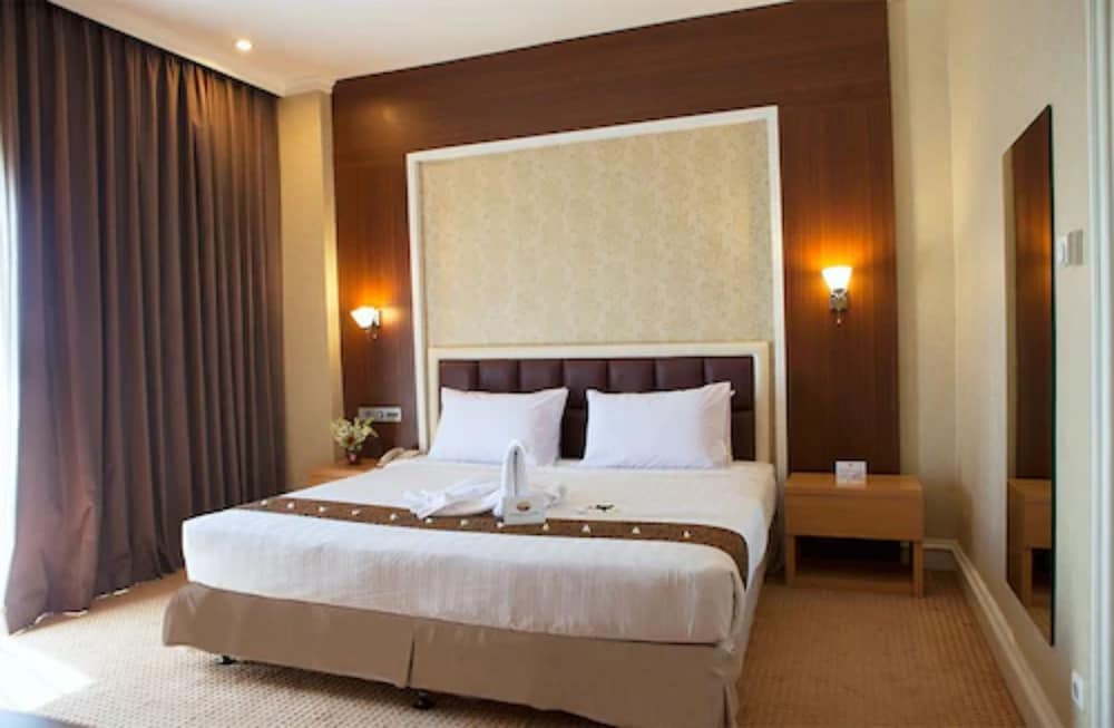 Surabaya Suites Hotel Powered by Archipelago 23/66