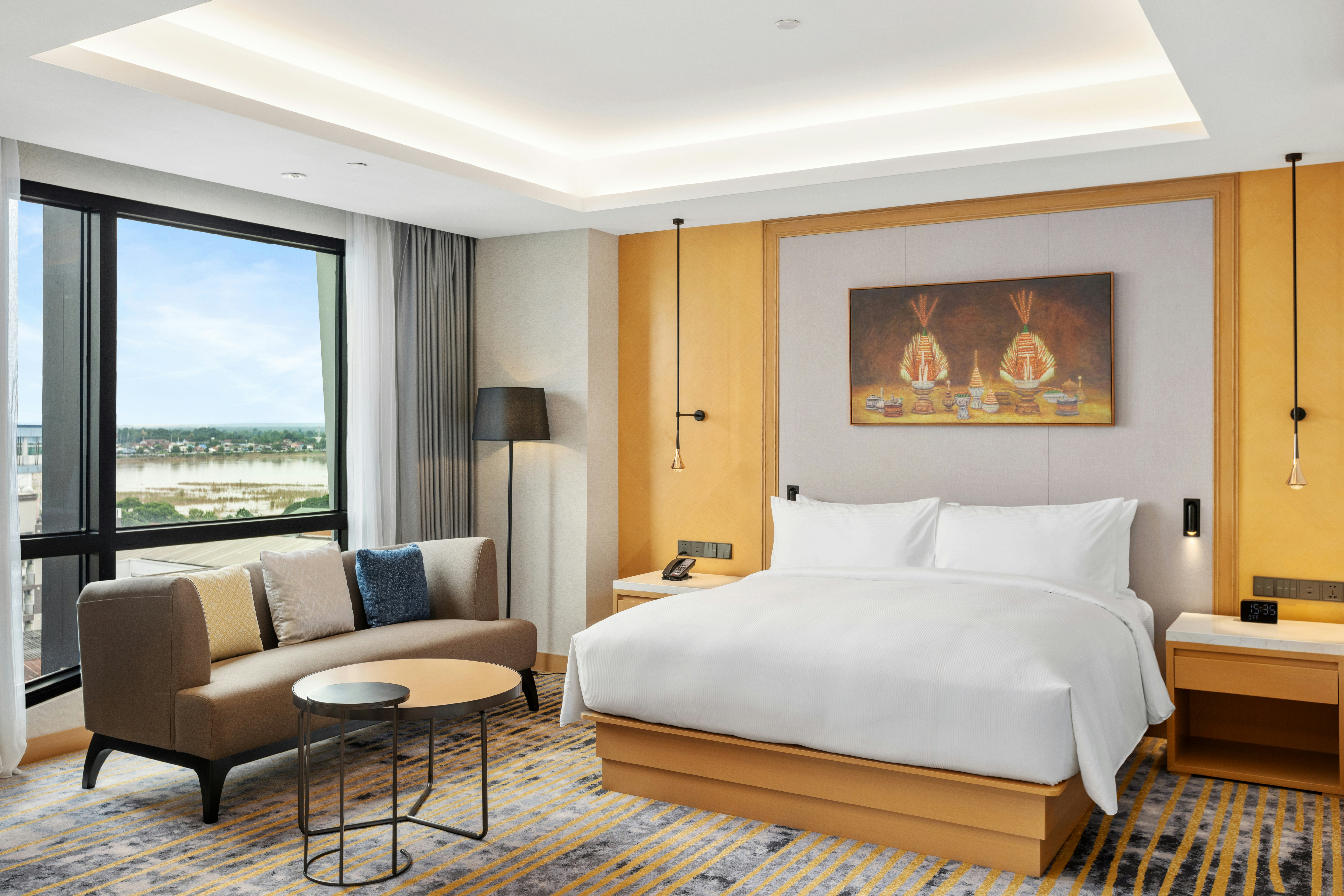 2 BEDROOMS, ROYAL, SUITE, KING BED