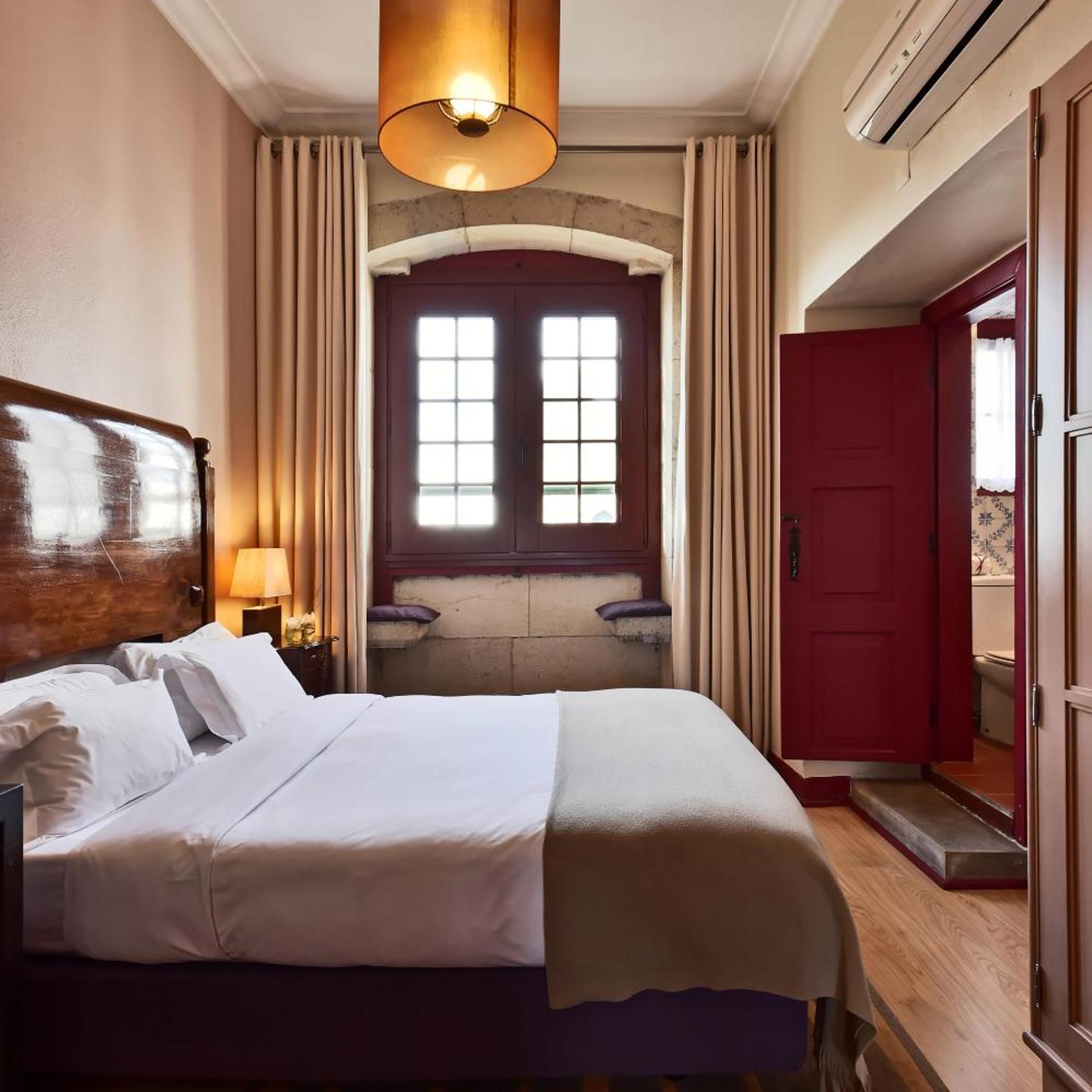 Castle, Classic, Double or Twin Bed