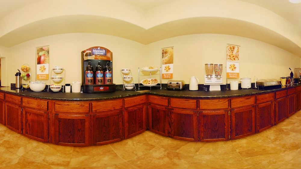Sleep Inn & Suites Gonzales near Palmetto State Park 12/50