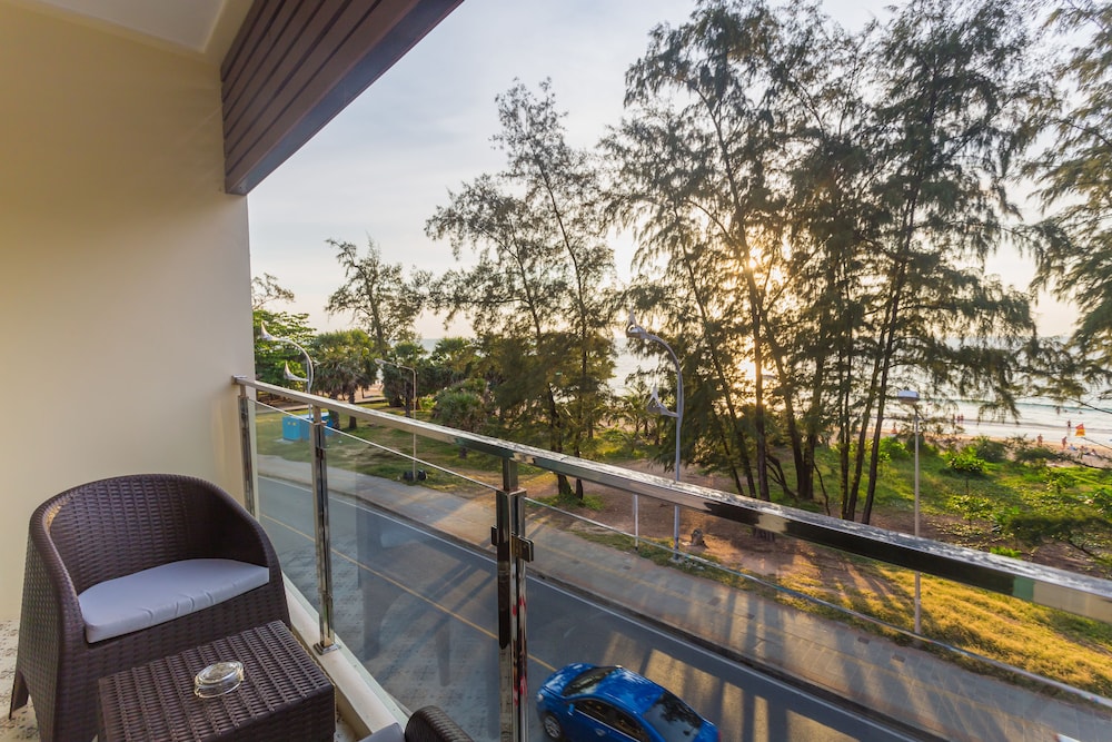 Anda Beachside Hotel 63/85