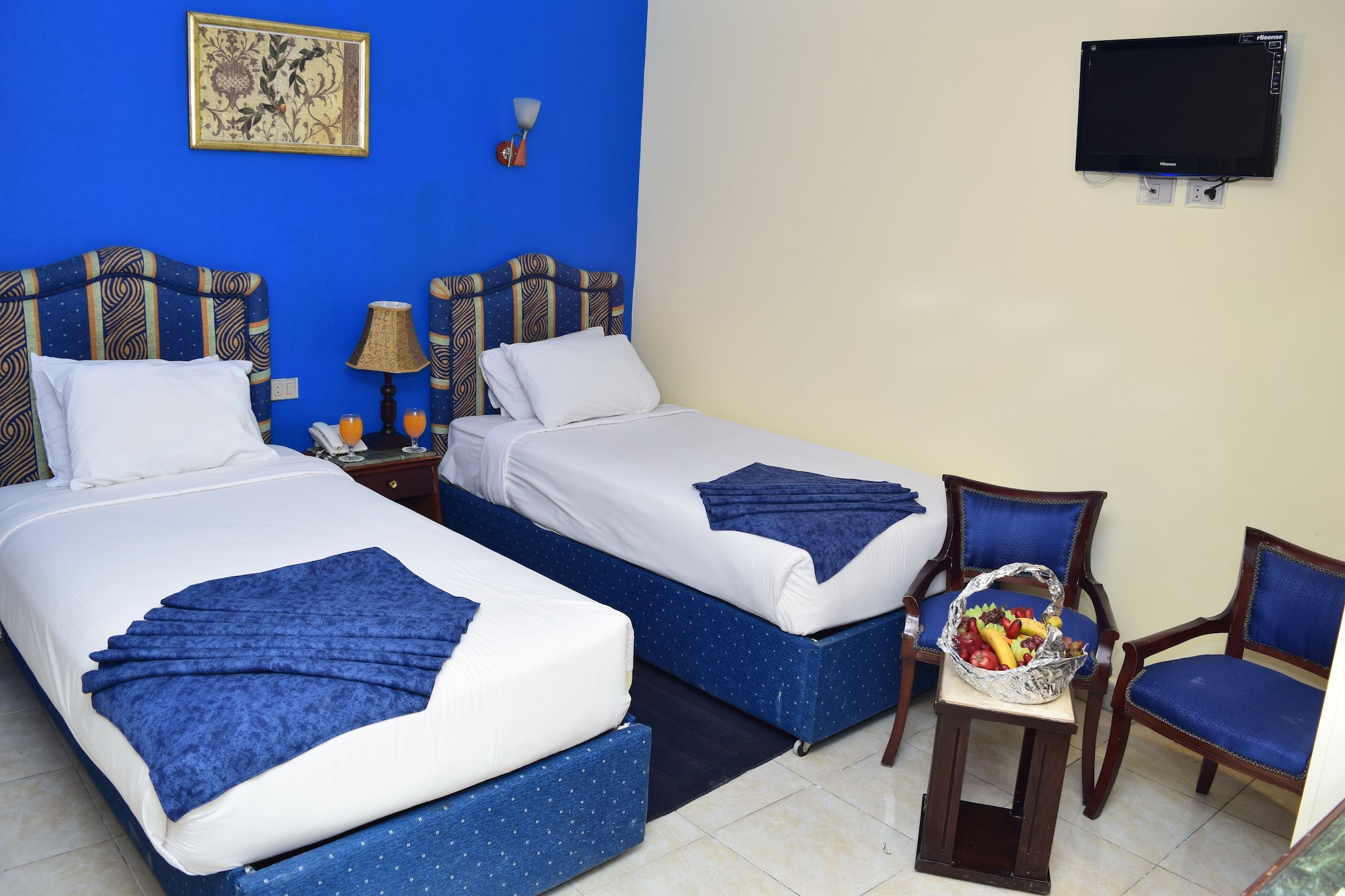 DELUXE, TWIN BEDS
