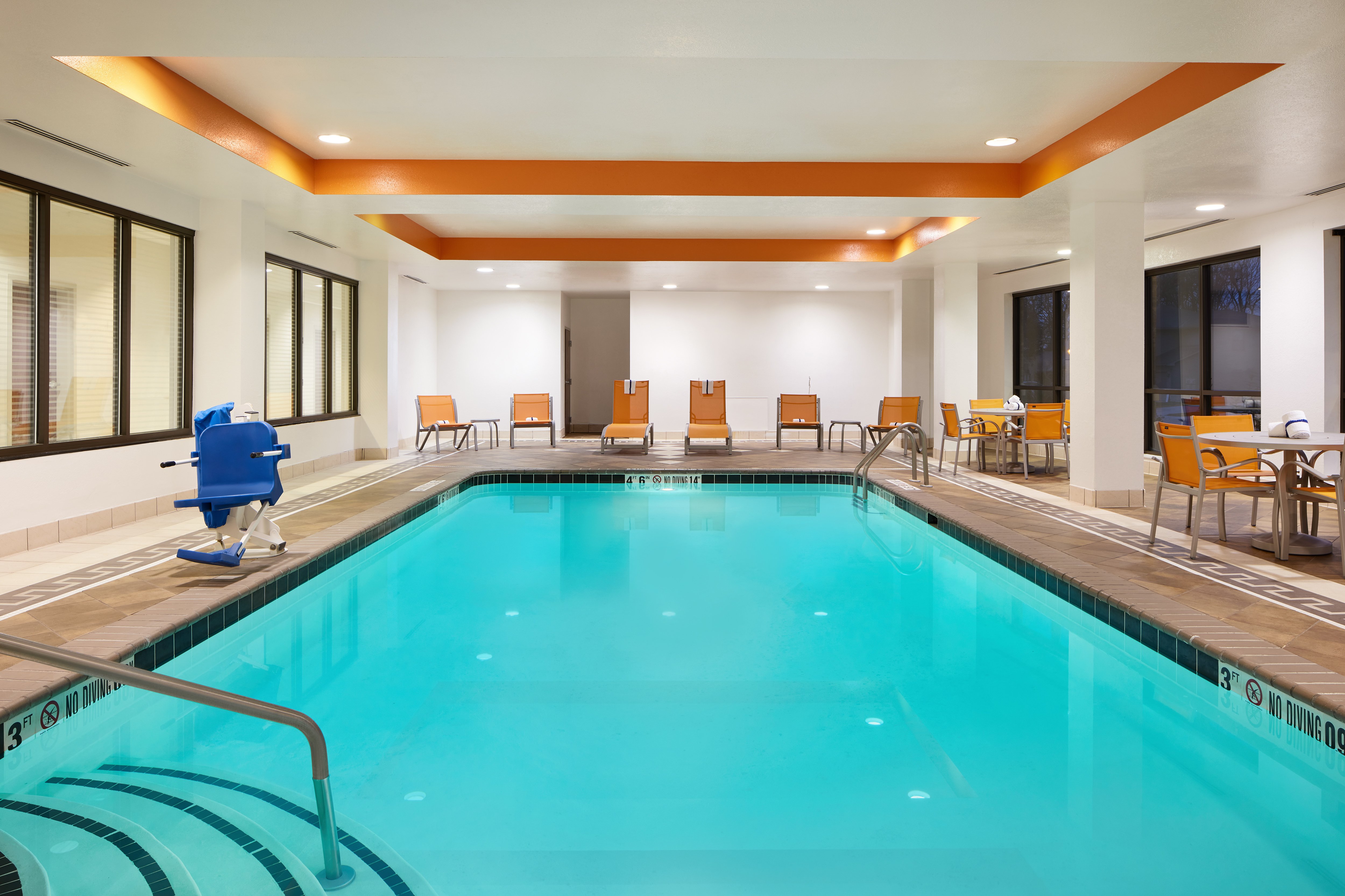 Holiday Inn Express Hotel And Suites Greenwood 46/66