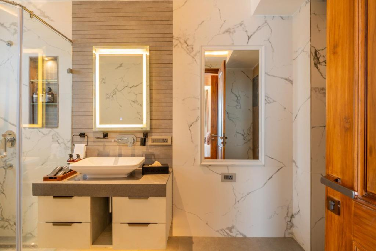 ELIVAAS Prive The Royce Lilly Luxe 4 BHK Hilltop Villa with Jacuzzi 22/23