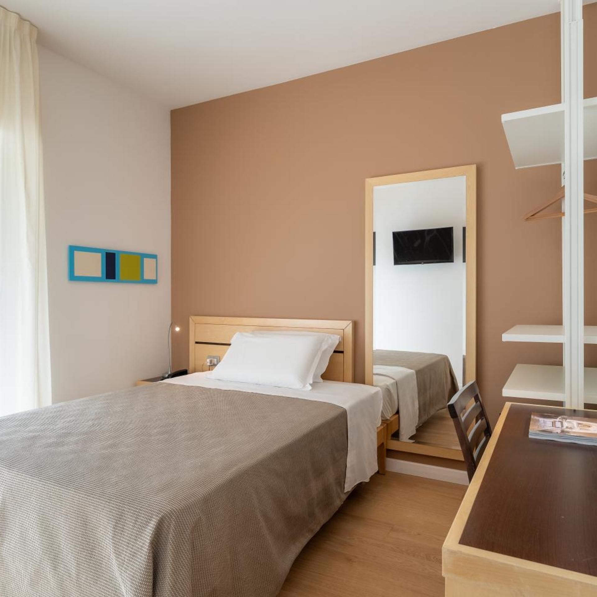 Plus, Standard, Single, Single Bed