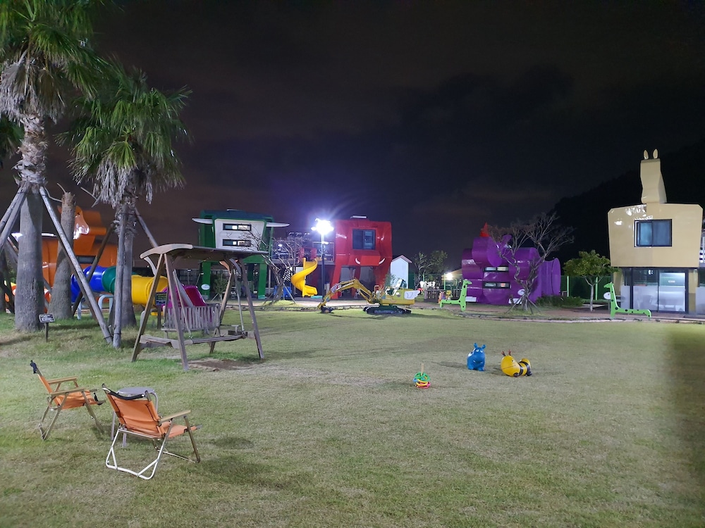 Blue Whale Resort 52/68
