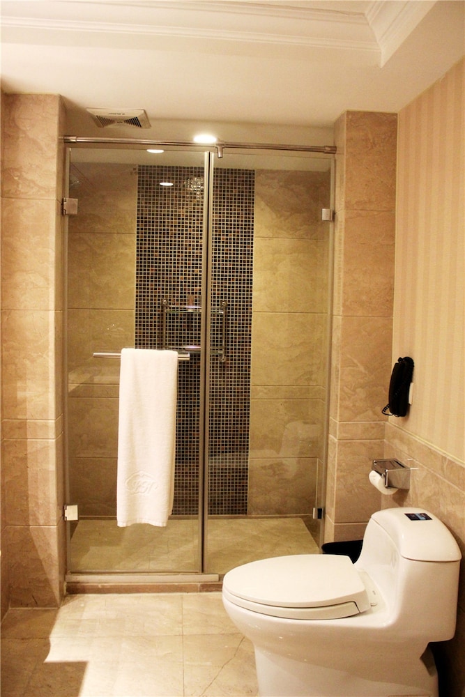 Shenyang Rich Gate Hotel 7/24