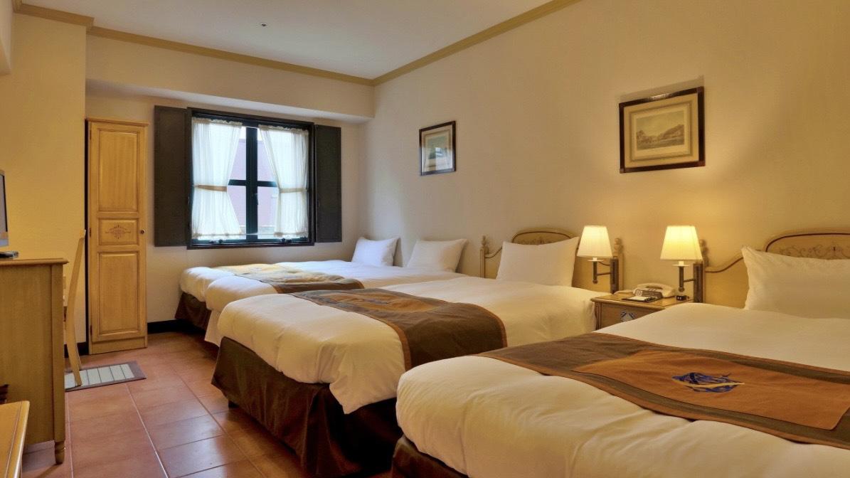 Room, Twin Beds, Two Extra Beds