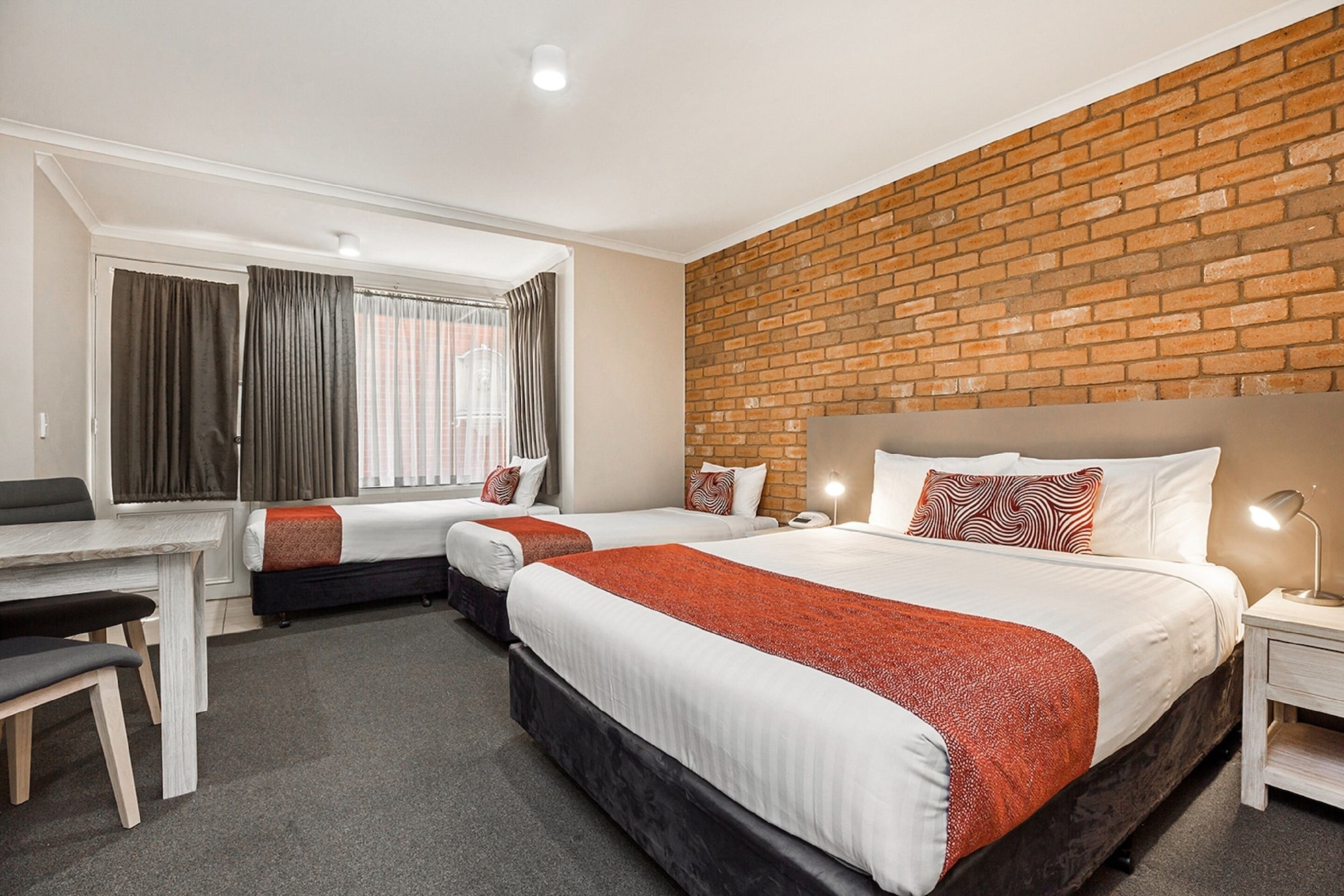 Motel, Family, Queen and Twin Beds