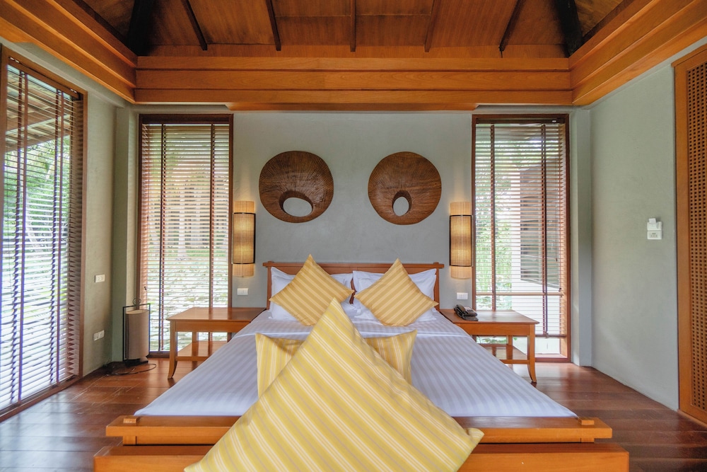 FLOAT, VILLA