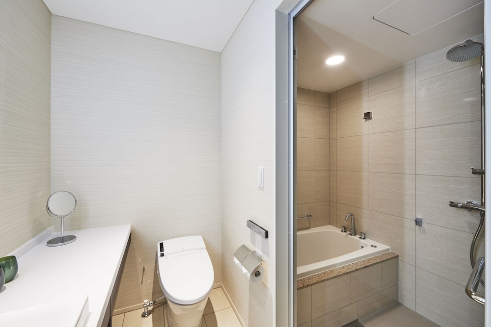 The Gate Hotel Tokyo by Hulic 12/71