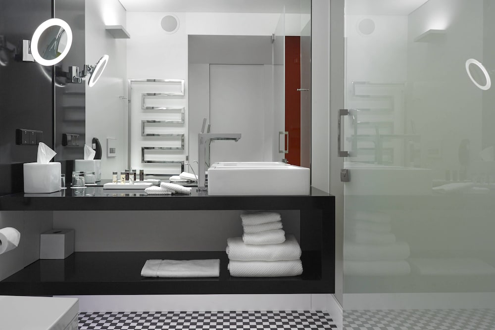 RENAISSANCE WARSAW AIRPORT HOTEL 19/62
