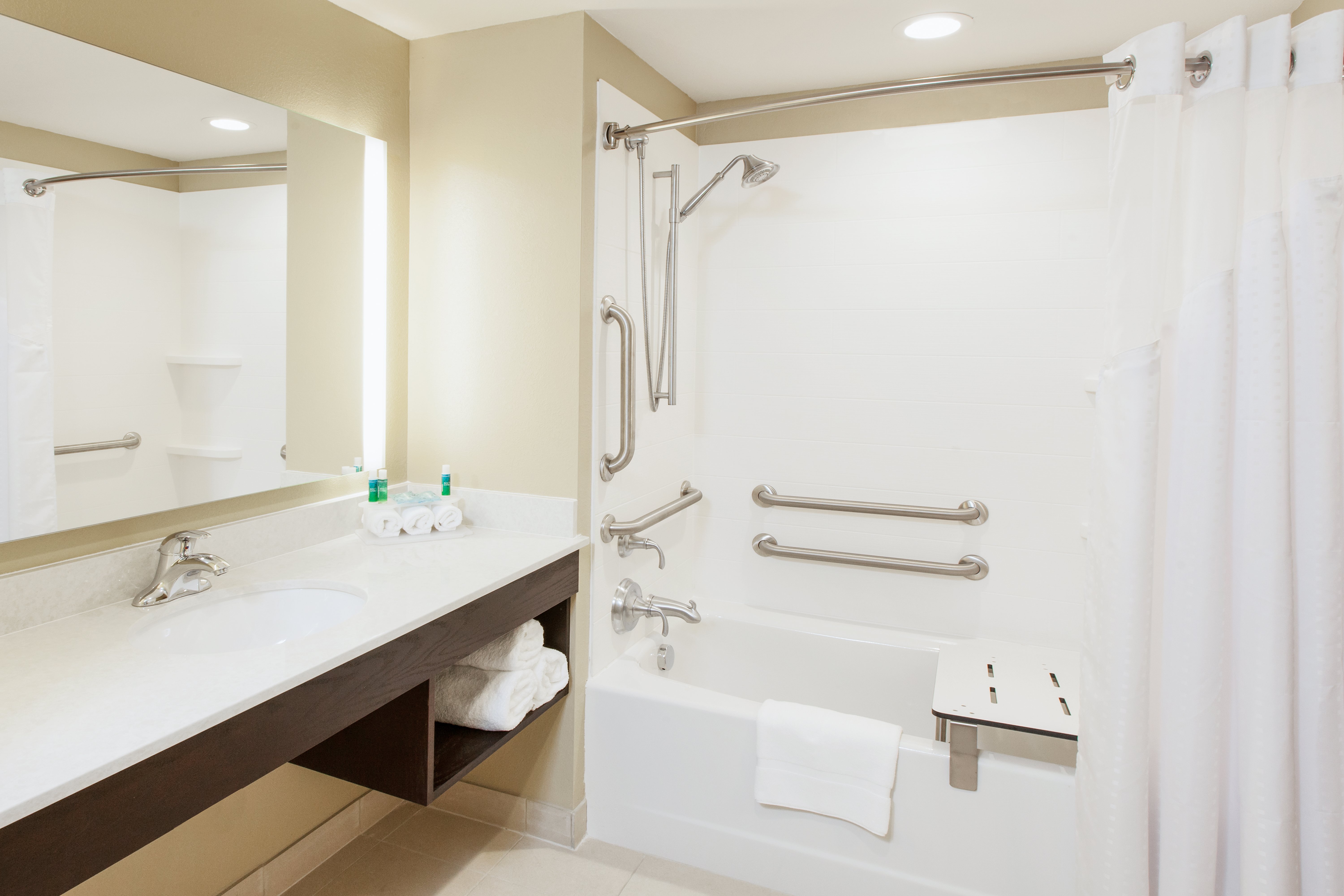 Holiday Inn Express Suites Sandusky 42/42