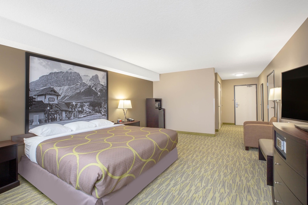 Super 8 Canmore 10/43