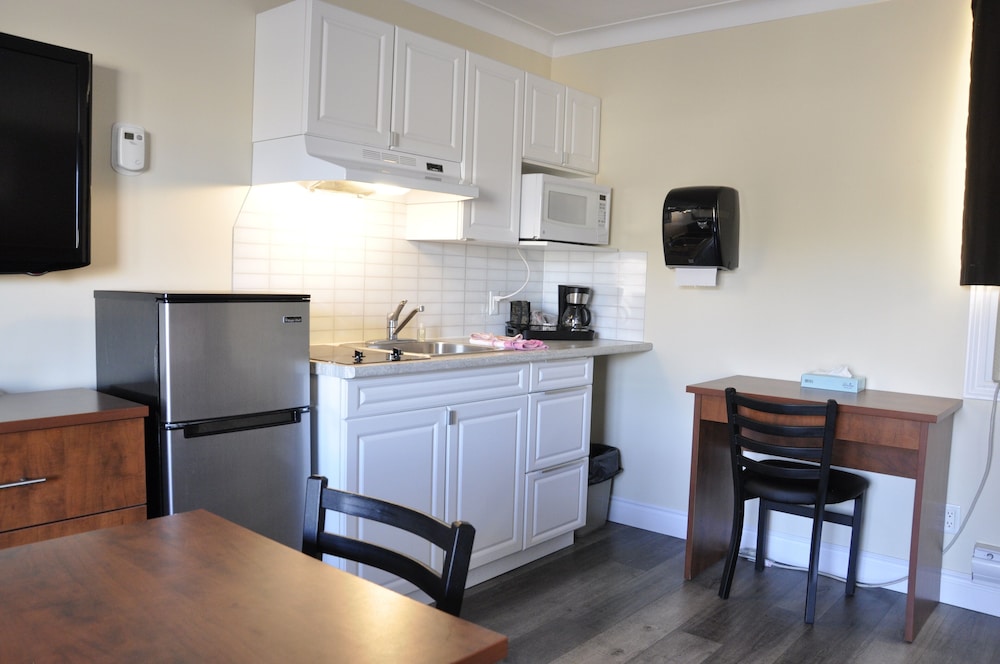 Moonlight Inn and Suites Sudbury 2/50