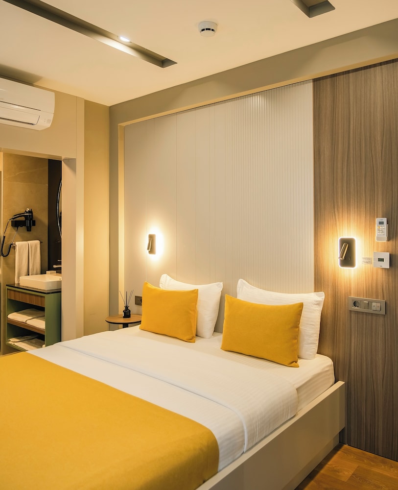 Vesta Suites 7/50