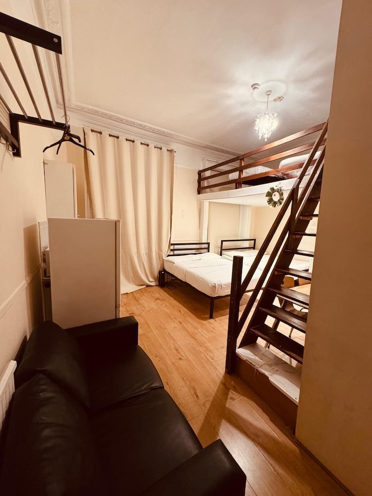Anwar House 32/50