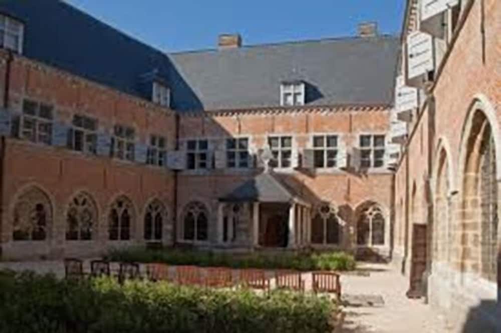 HOTEL CASTEAU RESORT MONS 45/50
