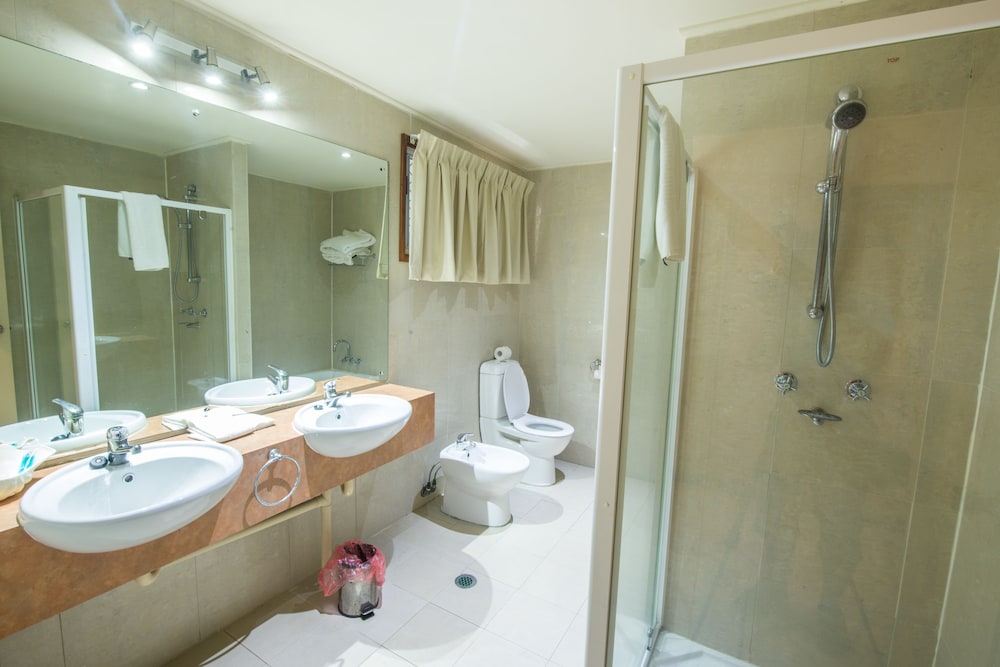 Madang Resort Hotel 48/50
