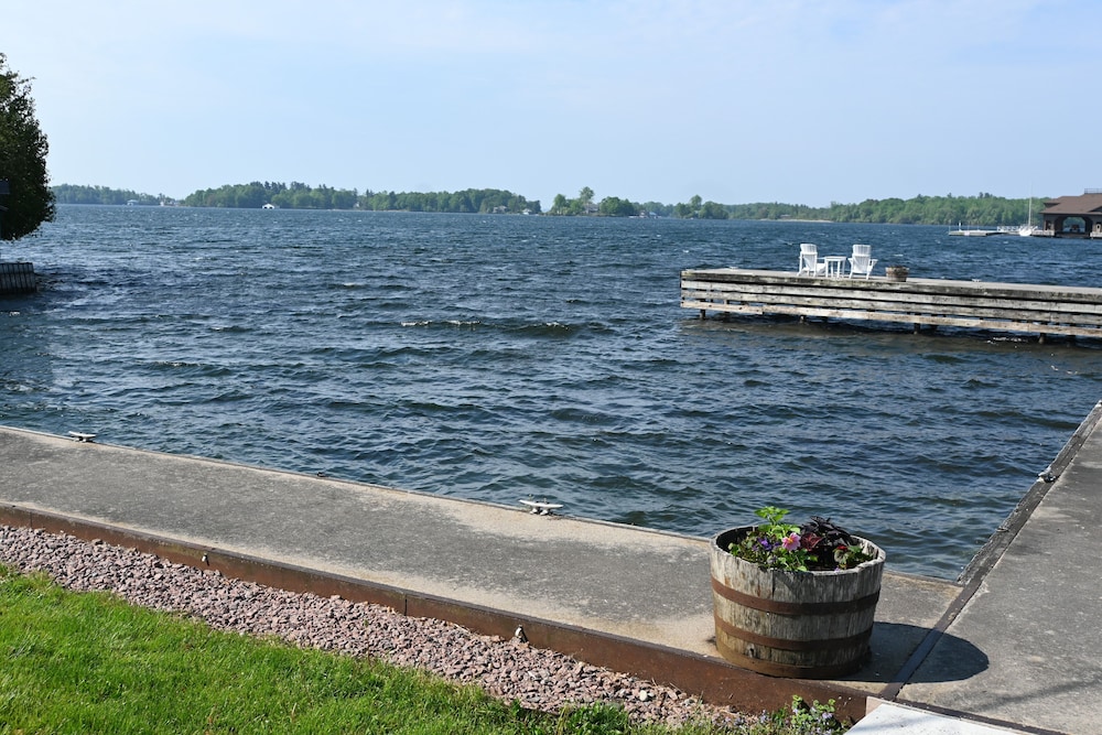 Gananoque Inn Spa 57/66