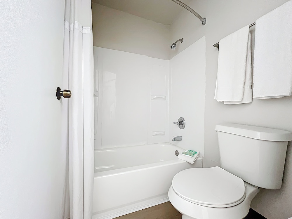 Stayable Suites Lakeland 64/66