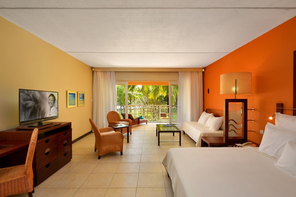 Victoria Beachcomber Resort and Spa 26/54