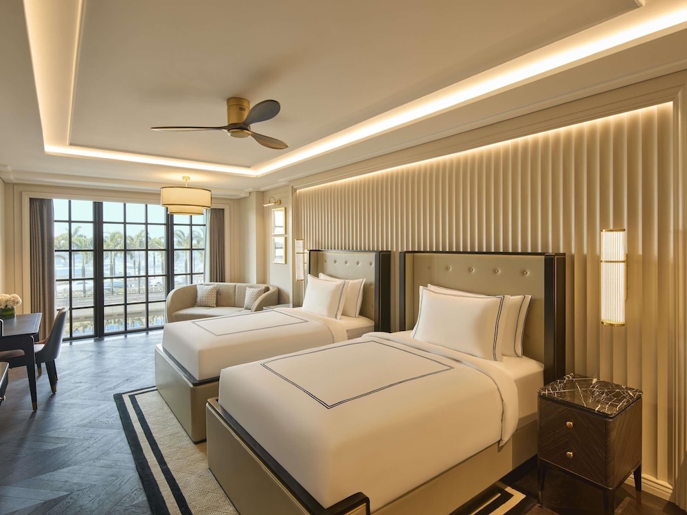 Fairmont, Twin Beds, Pool View