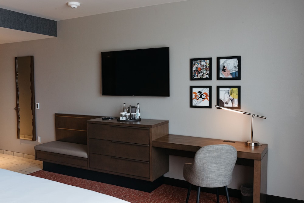 Revel Hotel Des Moines Urbandale, Tapestry Collection by Hilton 57/63