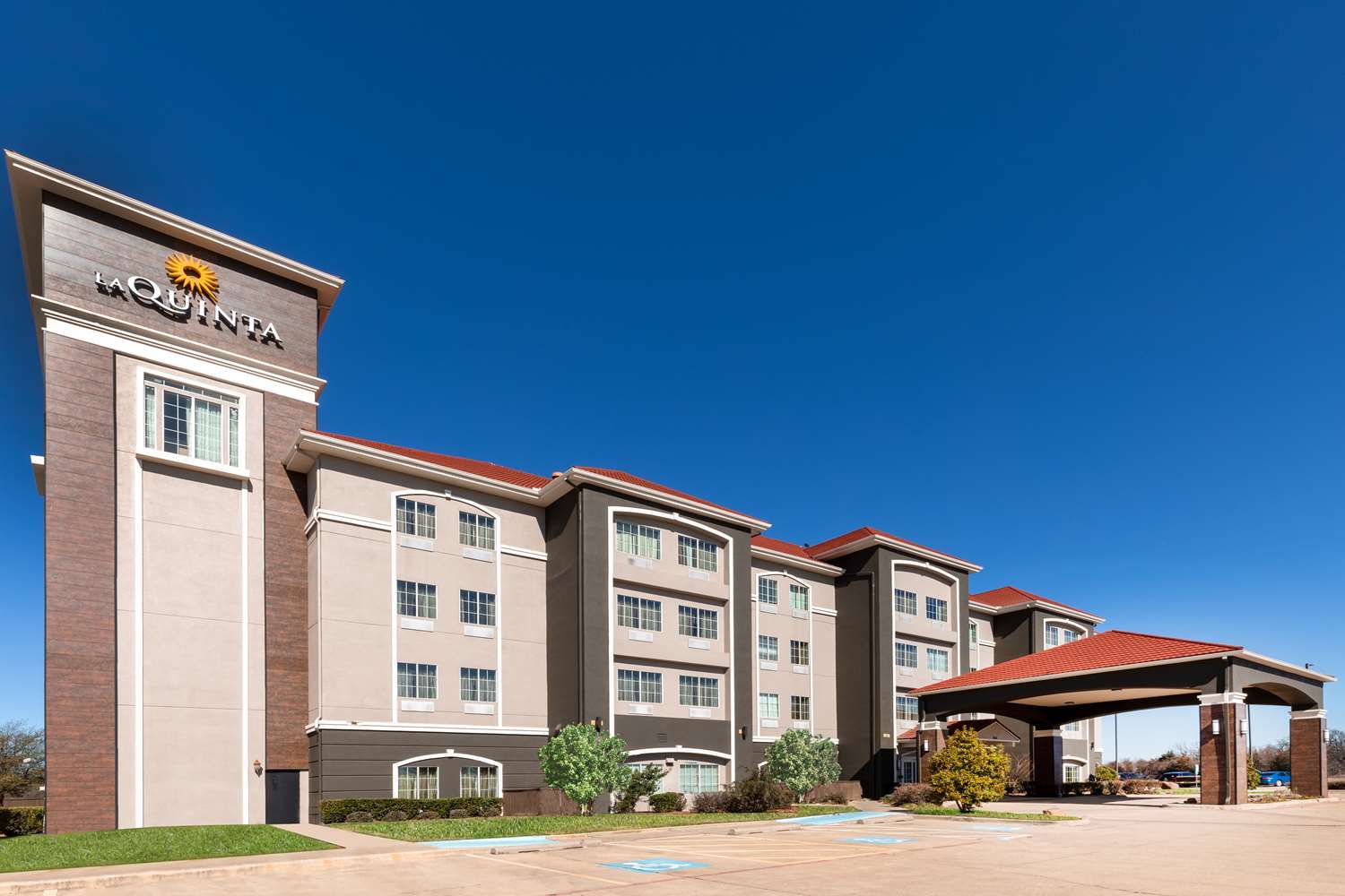 La Quinta Inn and Suites by Wyndham Mt. Pleasant 4/72