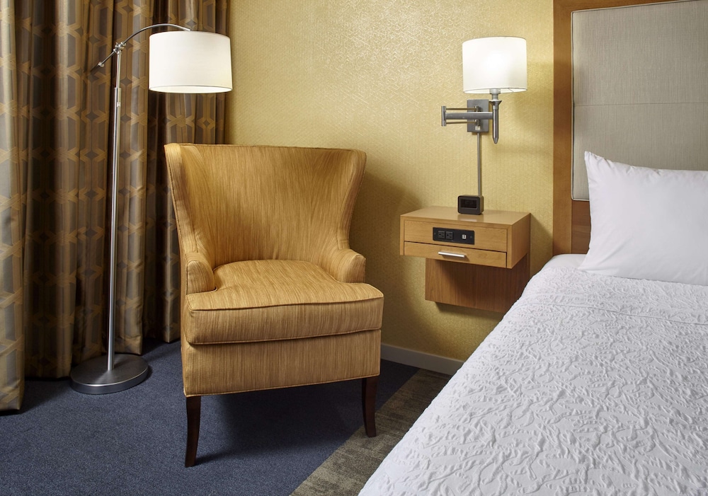 Hampton Inn Suites Pittsburgh Airport South Settlers Ridge 27/60