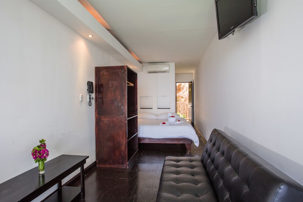 El Faro Beach Hotel 18/65